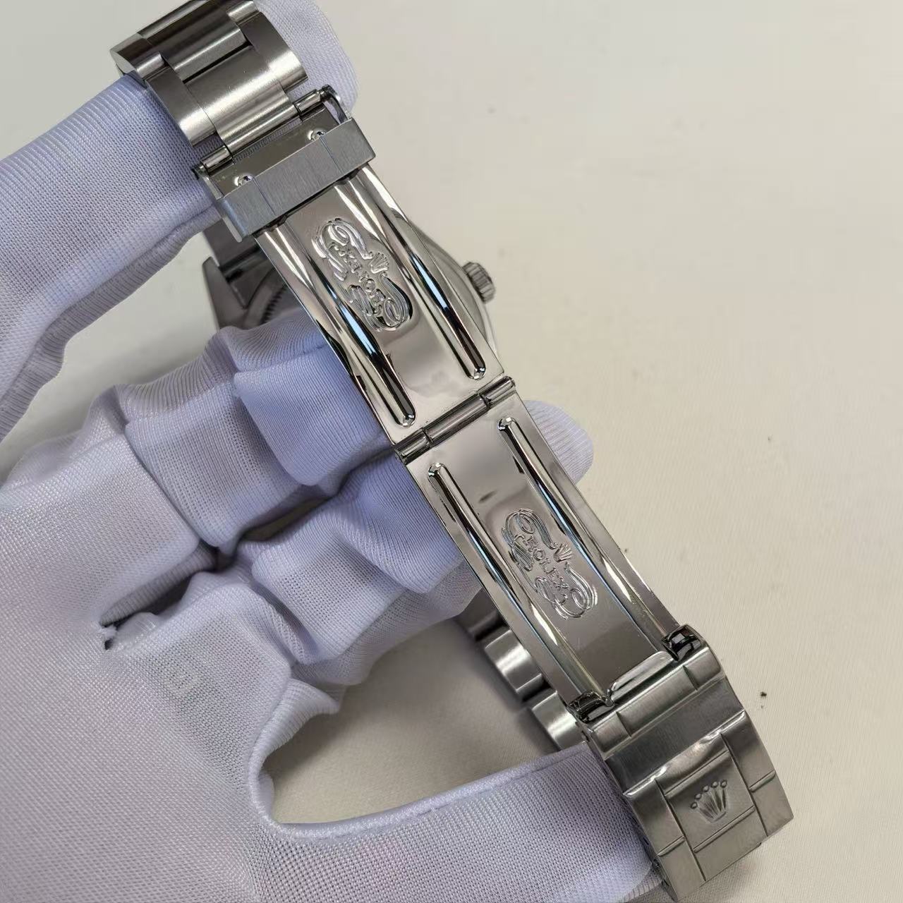 ✦ Rolex Explorer I 114270 Black Dial 36mm Stainless Steel 2007 Complete Set (Full Length)