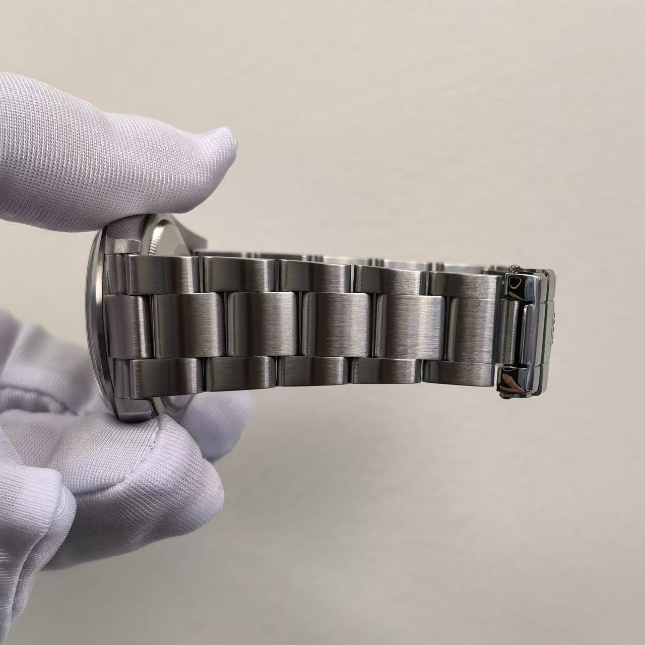 ✦ Rolex Explorer I 114270 Black Dial 36mm Stainless Steel 2007 Complete Set (Full Length)