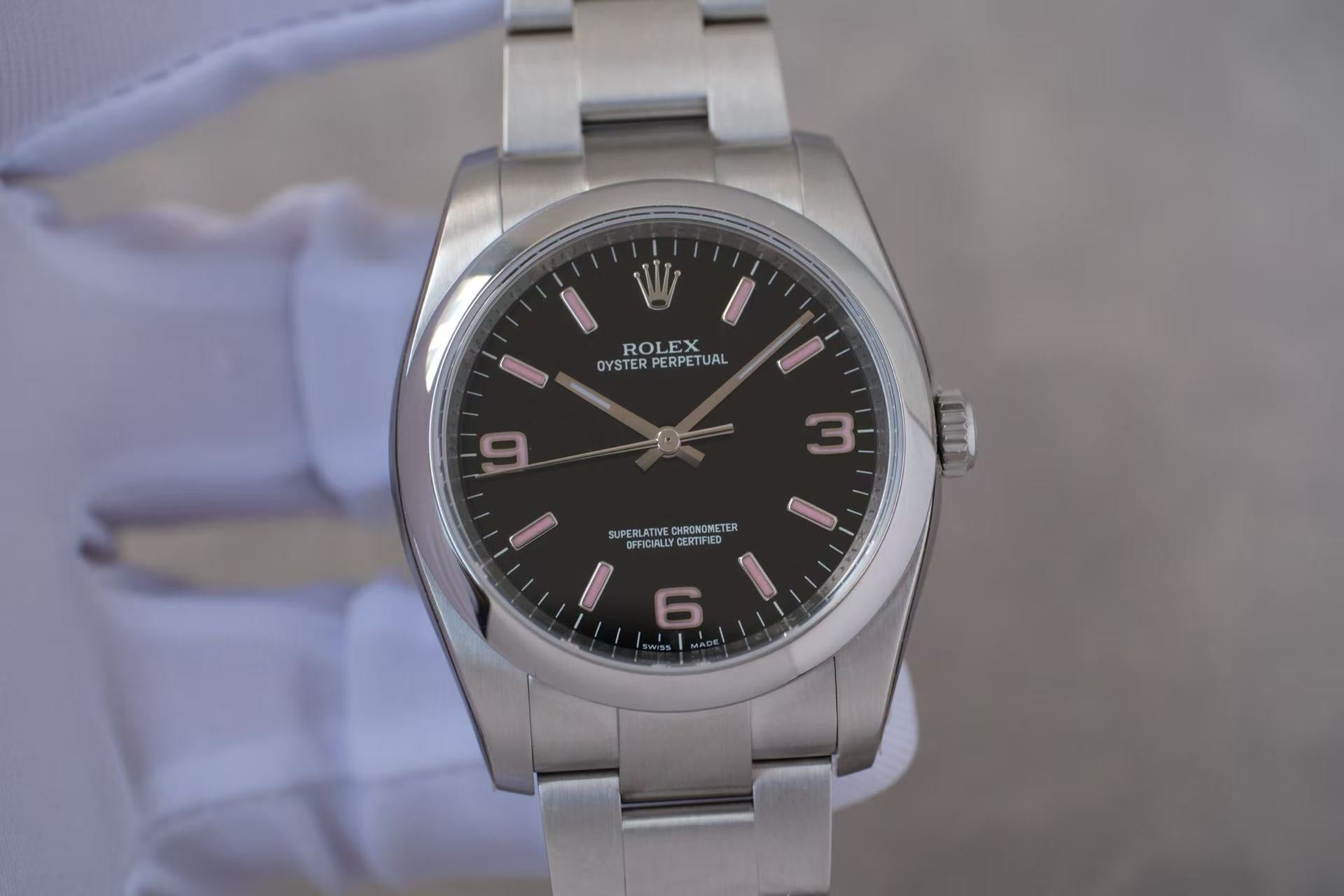 ✦ Rolex Oyster Perpetual 116000, Silver Dial 3-6-9, 36mm, Unused Complete Set (QR Code Film)