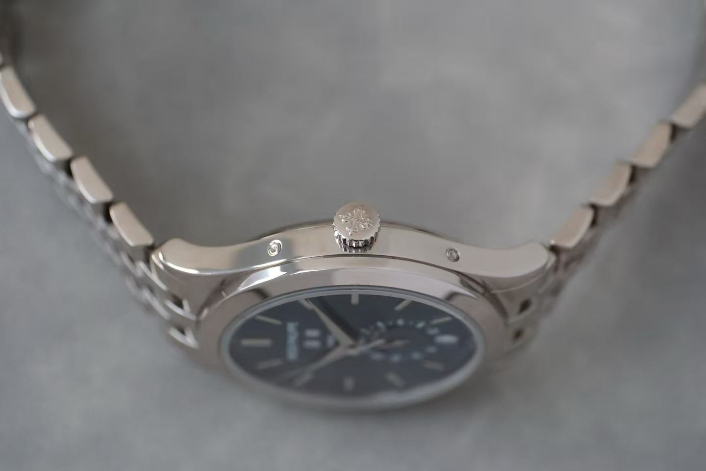 ✦ Patek Philippe Complications 5396/1G-001 38mm 18K White Gold Annual Calendar Watch with Blue Dial