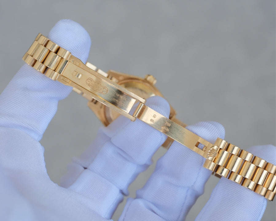 Rolex 劳力士 女装日志型 179178 绿宝刻度 贝母面，自动机械，18k黄金，表经26毫米， 2009年 全套现货