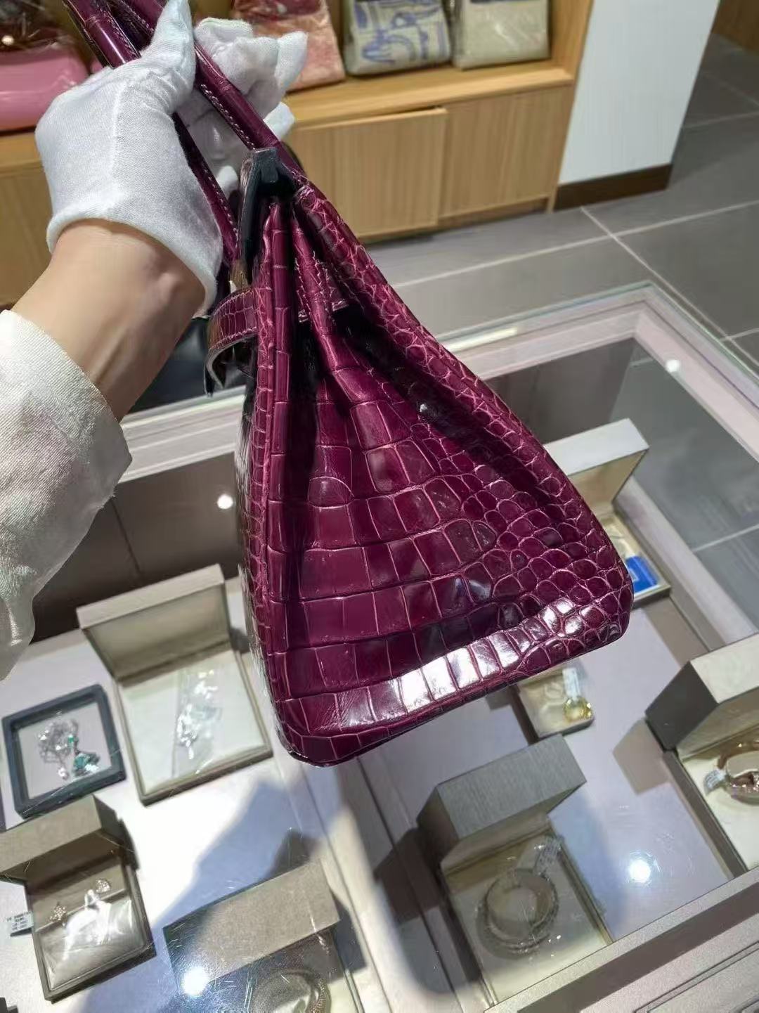 ✦ Hermès Birkin 30 5L Violet Glossy Inverted V Crocodile Leather with Silver Buckle and R Engraving (Rare Leather, Premium Item/Extremely High Value)